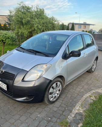 Toyota Yaris cena 10800 przebieg: 192000, rok produkcji 2006 z Trzcianka małe 56